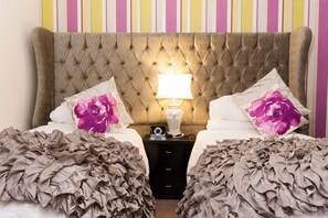 Luxury Twin Room, 2 Twin Beds, Ensuite | Desk, soundproofing, free WiFi - Maes Bach (Aberystwyth)