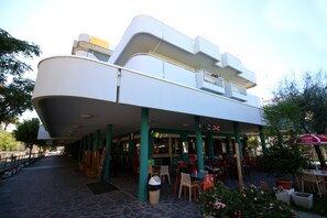 Breakfast, lunch, dinner served; Italian cuisine, pool views  - Hotel Residenza Giardino (Bellaria-Igea Marina)