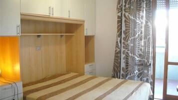 Comfort Apartment | Down duvets, in-room safe, iron/ironing board, cots/infant beds