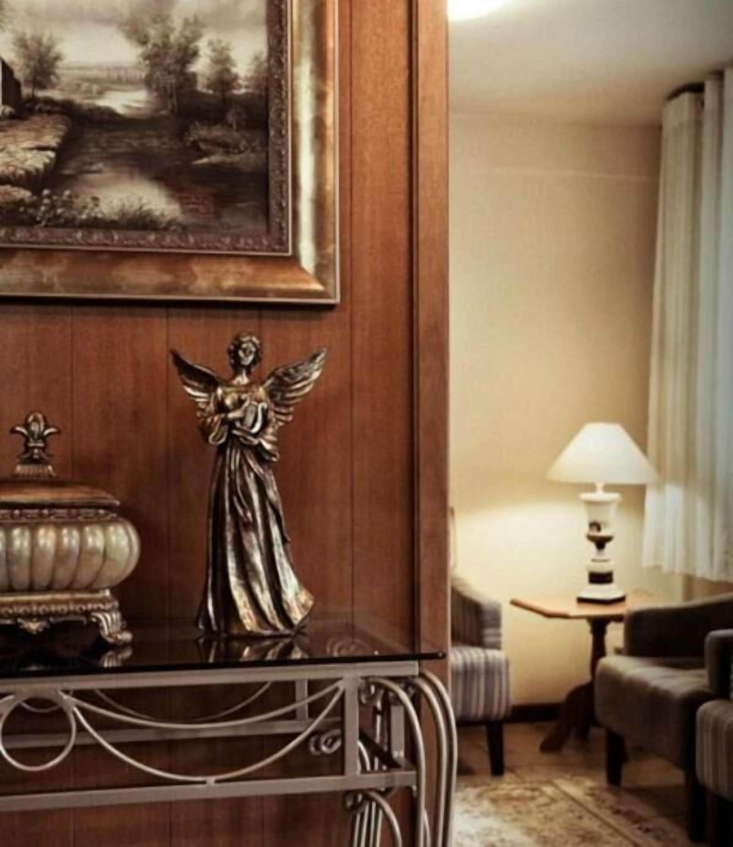 1 bedroom, hypo-allergenic bedding, minibar, iron/ironing board