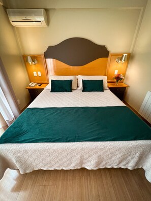 Classic Double Room (Medio) | Peralatan tempat tidur hipoalergenik, bar mini, seterika/papan seterika 