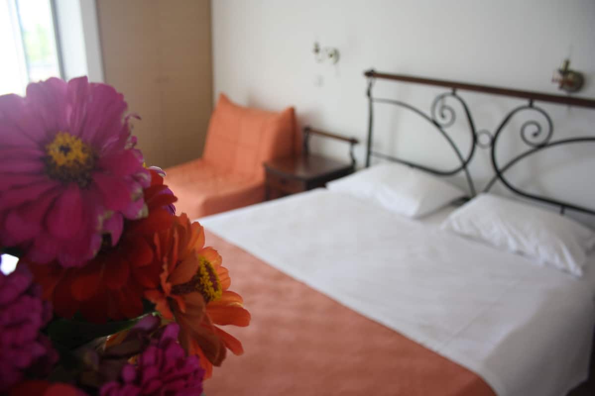 In-room safe, iron/ironing board, free cribs/infant beds, bed sheets