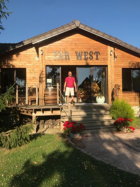 Front of property - Les Crinieres en Brie (Saint-Ouen-en-Brie)