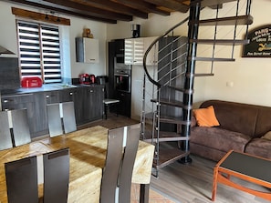 Casa de campo Confort, 3 habitaciones | Cocina privada | Refrigerador y microondas 