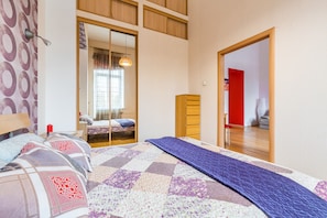 Iron/ironing board, free WiFi, bed sheets