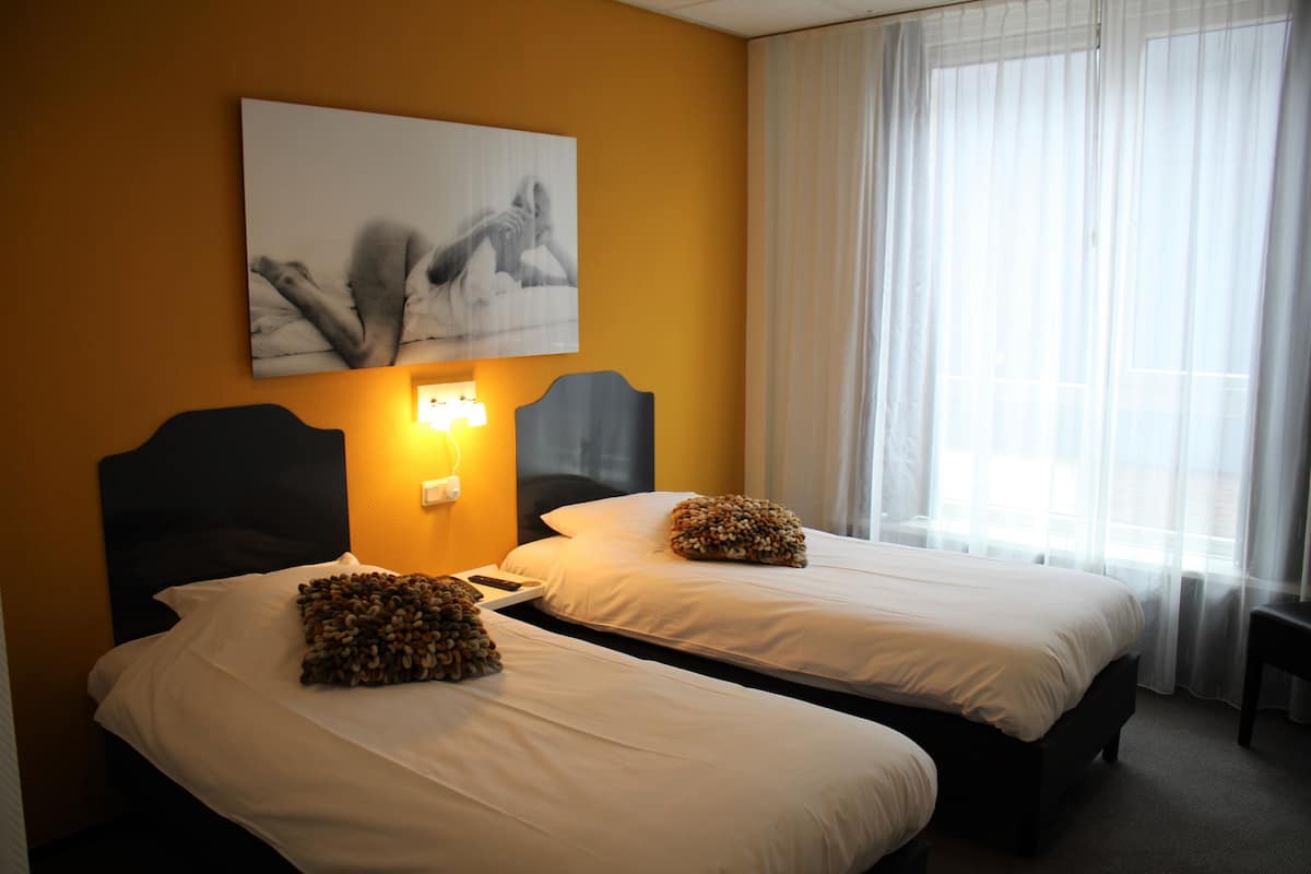 quadruple room | memory-foam beds, desk, iron/ironing board, free wifi