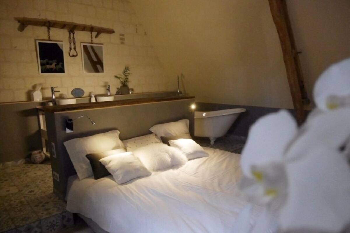 Blackout curtains, soundproofing, iron/ironing board, free WiFi