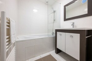 Bathroom - Résidence Odalys Le Domaine des Roches Jaunes (Plougasnou)