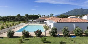2 outdoor pools