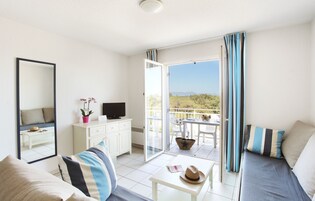 Sistema de insonorización, cunas, wifi y ropa de cama 