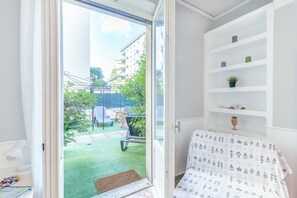 Familieværelse - 2 soveværelser - privat badeværelse | Individuelt design, individuel indretning, skrivebord, gratis Wi-Fi