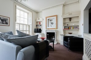 Second Nest Great Portland Street | Iron/ironing board, free WiFi, bed sheets - The Great Portland Street Apartments (London)