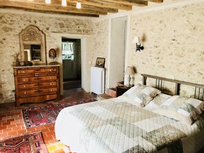 Dobbeltrom | Individuelt dekorert, individuelt innredet og skrivebord