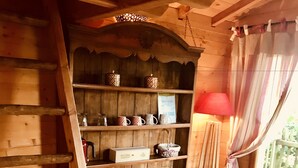 Bureau, rideaux occultants, lits bébé (gratuits), Wi-Fi gratuit
