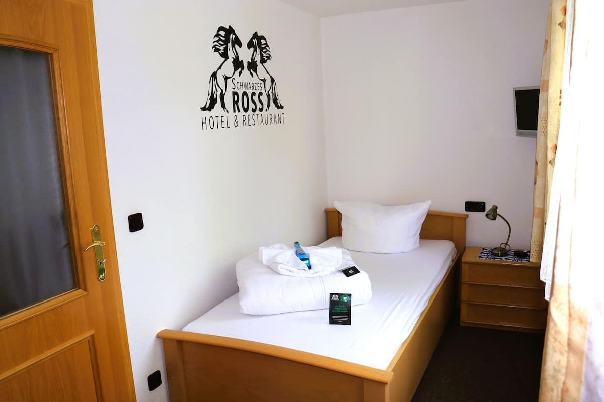 Quarto solteiro | Cofres nos quartos, escrivaninha, Wi-Fi de cortesia, roupa de cama
