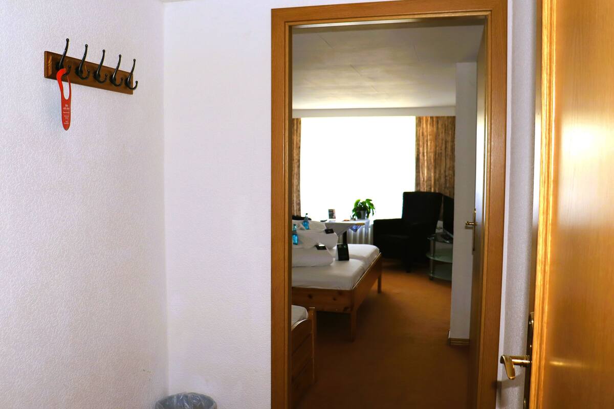 quadruple room | in-room safe, desk, free wifi, bed sheets