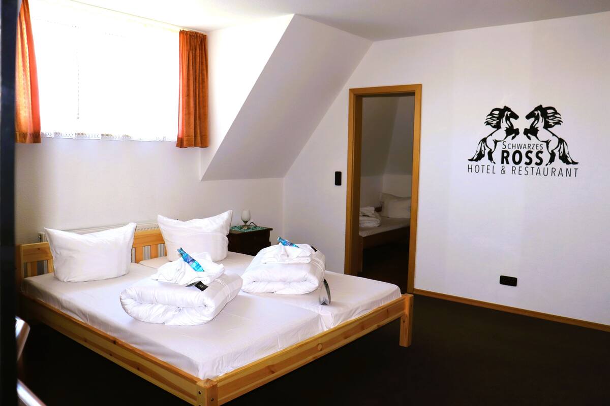 quadruple room | in-room safe, desk, free wifi, bed sheets