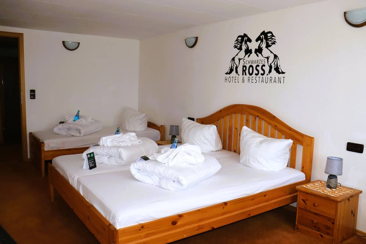 Quarto triplo | Cofres nos quartos, escrivaninha, Wi-Fi de cortesia, roupa de cama