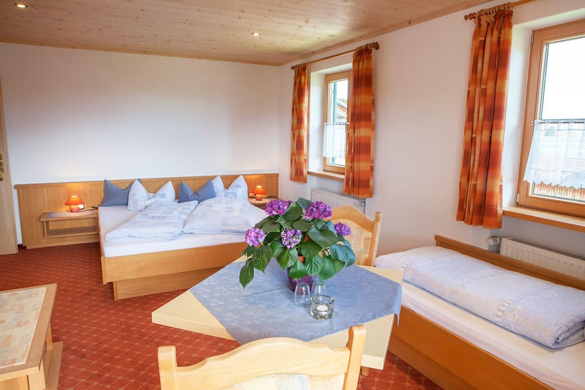 Triple Room | Cribs (surcharge), WiFi (free), bed sheets