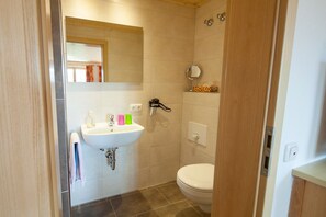 Dreibettzimmer | Badezimmer