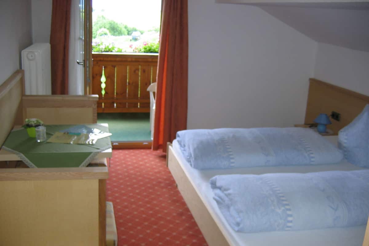 Chambre familiale (6 Personen) | Lit de bébé (supplément), accÚs au Wi-Fi (inclus), literie fournie