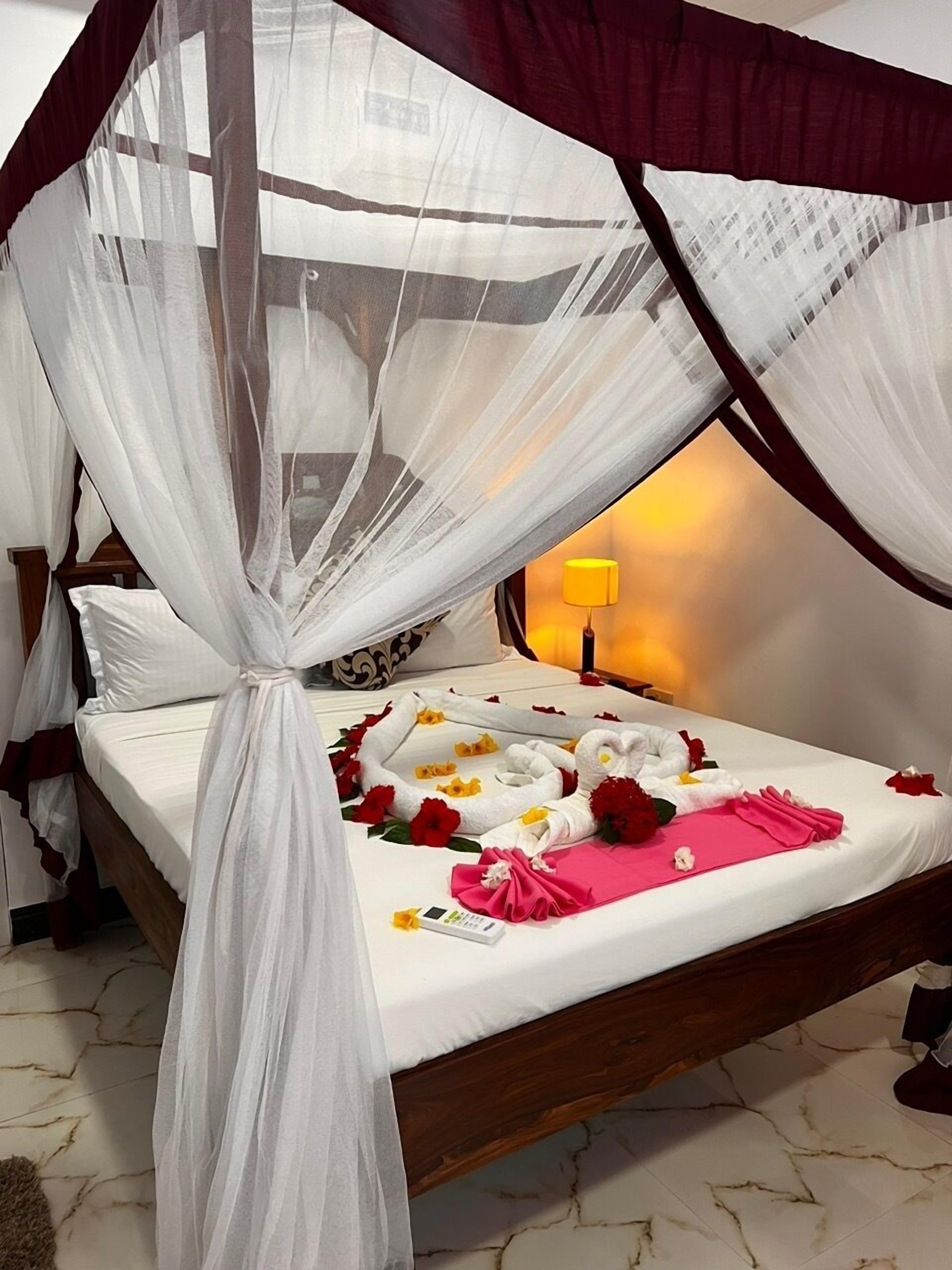 deluxe bungalow, 1 king bed, non smoking, beach view | 1 bedroom, premium bedding, individually furnished, desk