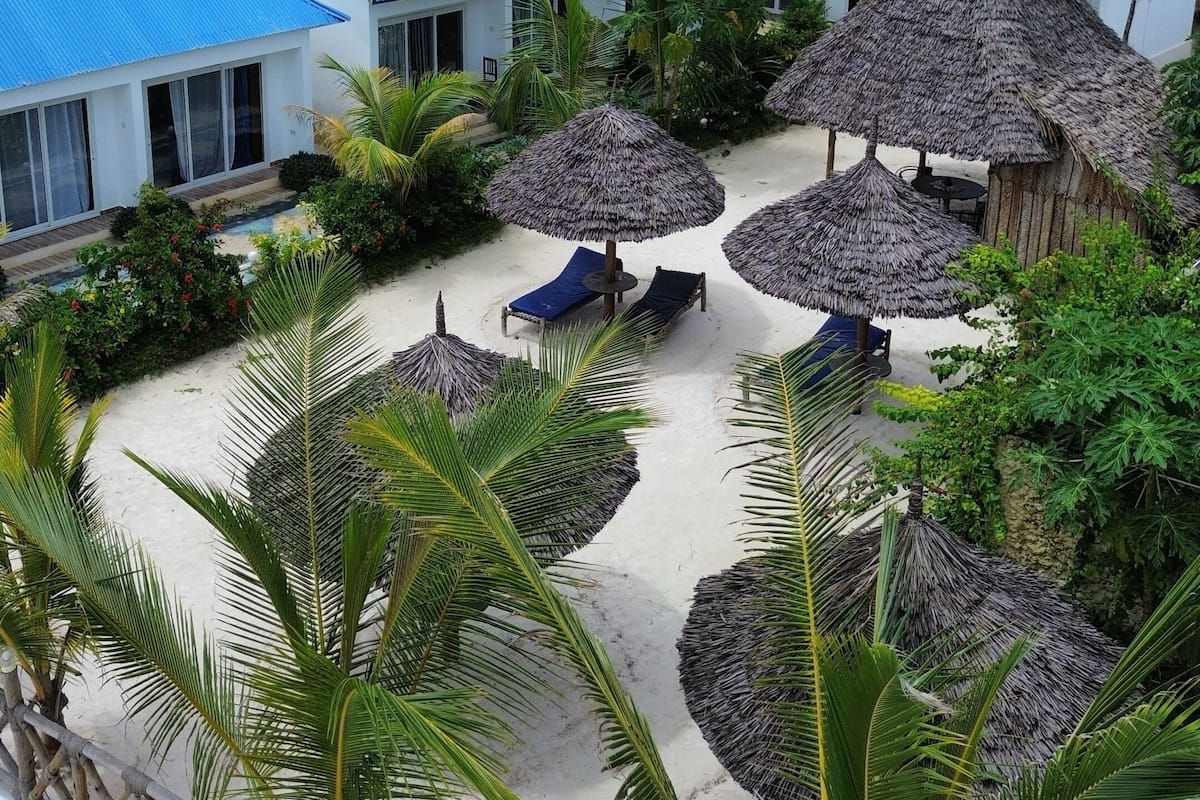 Deluxe Bungalow, 1 King Bed, Non Smoking, Beach View