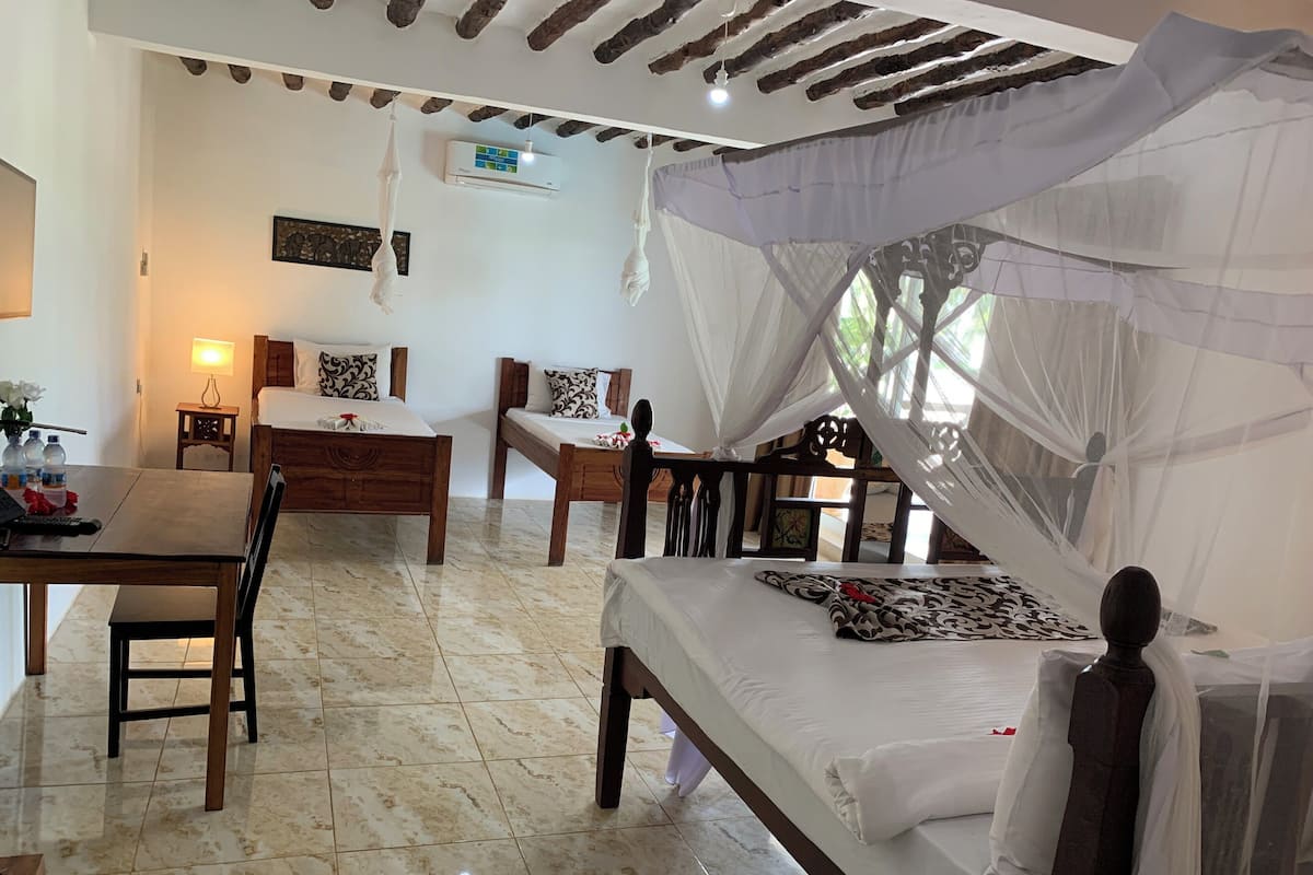 Family Room, Pool View | Premium bedding, individually furnished, desk, laptop workspace