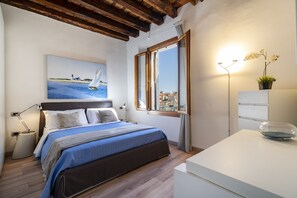 1 bedroom, iron/ironing board, cots/infant beds, free WiFi - Arsenale Canal View Apartments (Venice)