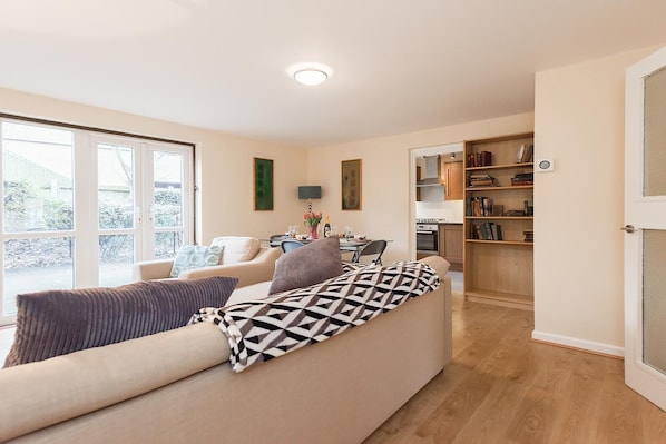 Appartement, 2 chambres | Coin séjour