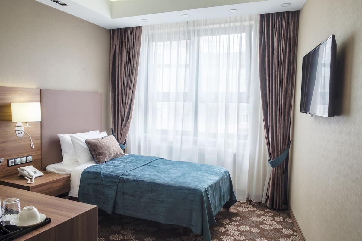 Premium bedding, in-room safe, desk, soundproofing