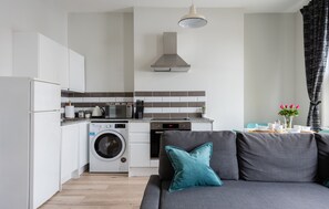 Apartamento, 1 habitación | Cocina privada | Frigorífico grande, microondas, horno y placa de cocina