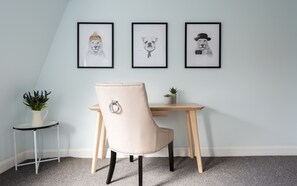 アパートメント 3 ベッドルーム | アイロン / アイロン台、WiFi (無料)、ベッドシーツ