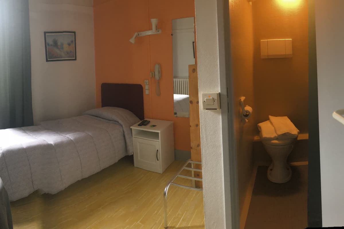 individually decorated, individually furnished, desk, blackout curtains