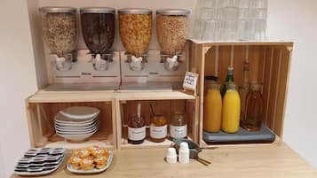 Petit déjeuner continental (10 EUR par personne)