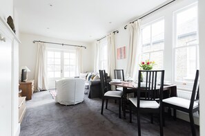 Second Nest Battersea | Living area | Flat-screen TV - The Battersea Apartments (London)