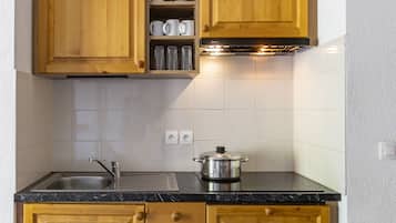 1 bedroom, soundproofing, cribs/infant beds, free WiFi