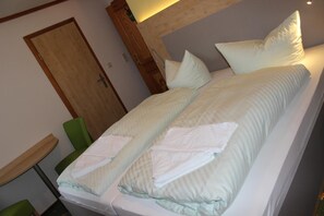 In-room safe, desk, free WiFi, bed sheets - Landhotel Gasthof Zwota (Klingenthal)
