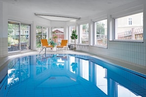 Una piscina cubierta