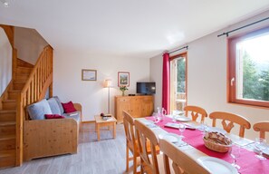 Lydisolert, barnesenger og sengetøy