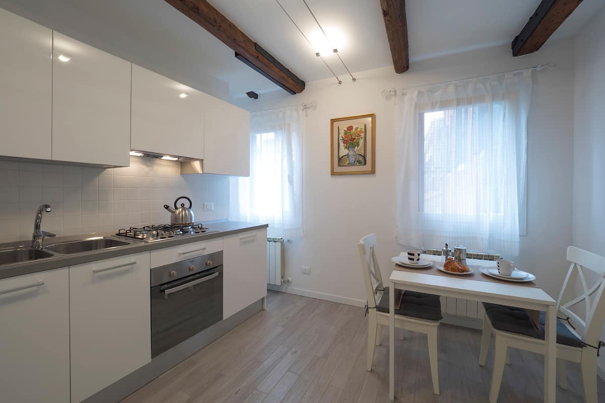 Apartment, 1 Bedroom , Ca del Sol | Private kitchen | Fridge, microwave, oven, stovetop