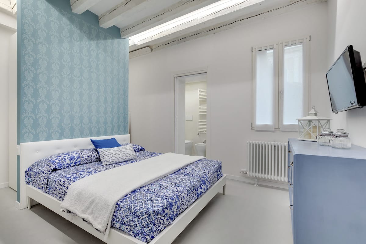 Apartment, 2 Bedrooms, Bellini Design | 2 bedrooms, iron/ironing board, cribs/infant beds, free WiFi