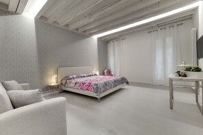 2 habitaciones, tabla de planchar con plancha, cunas y wifi gratis 