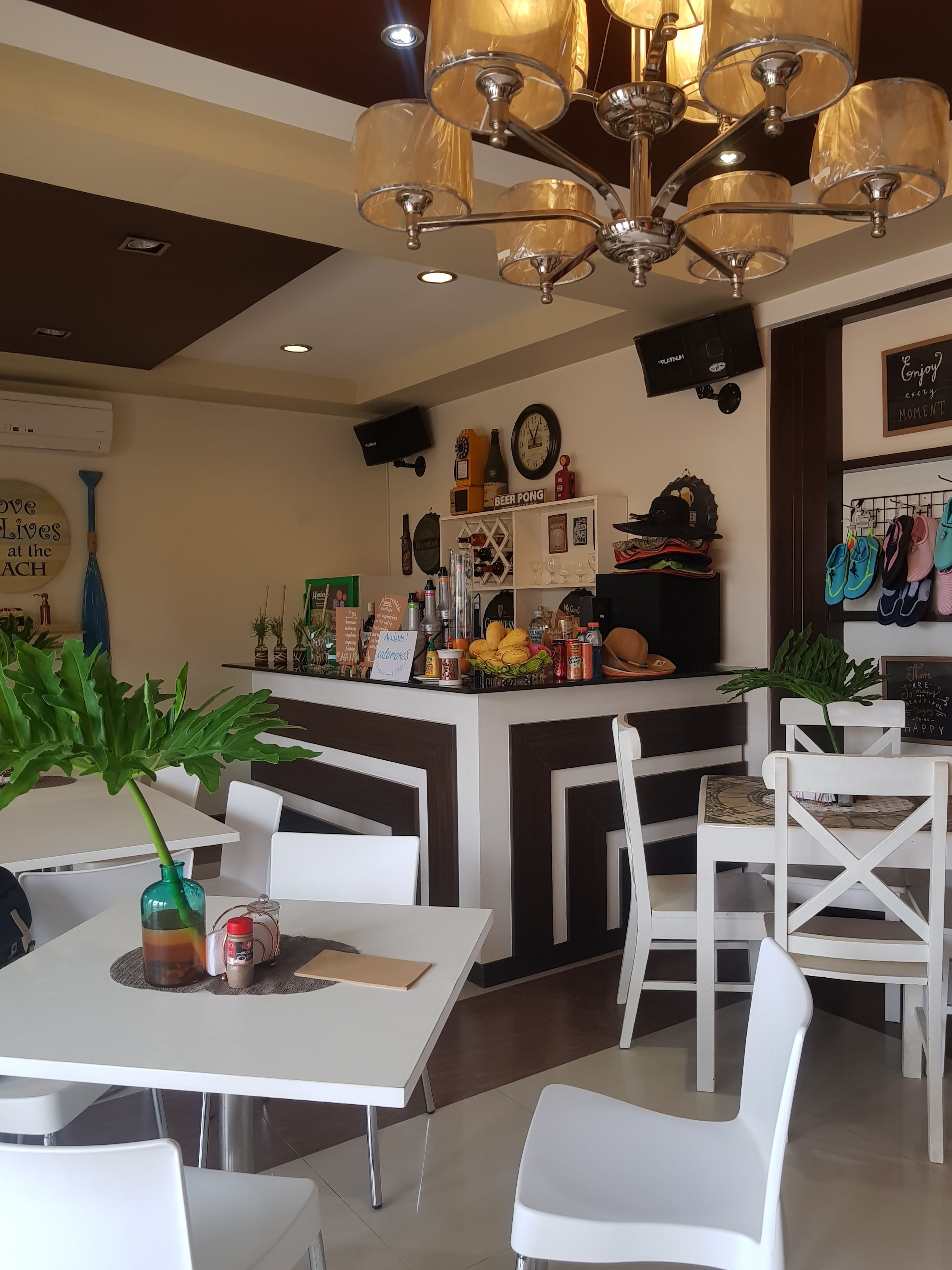 朝食、ランチ、ディナーに営業 (郷土料理)