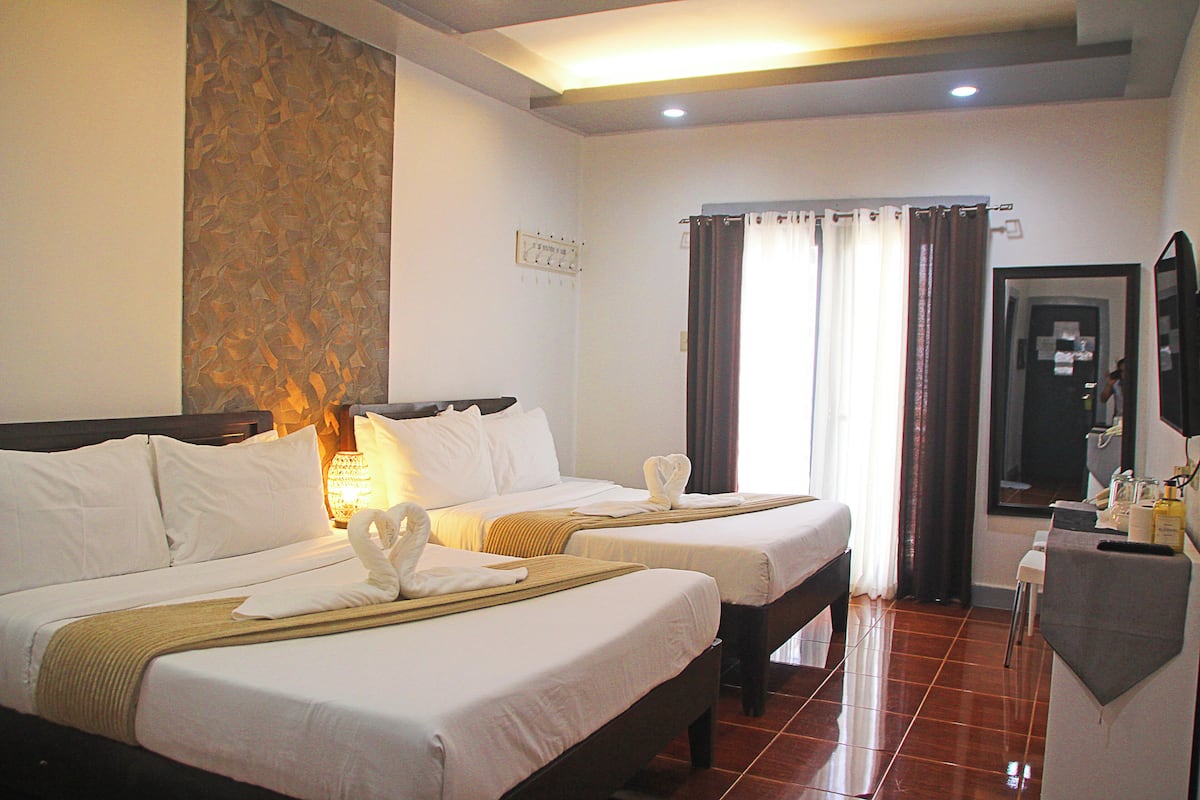 1 bedroom, in-room safe, desk, bed sheets