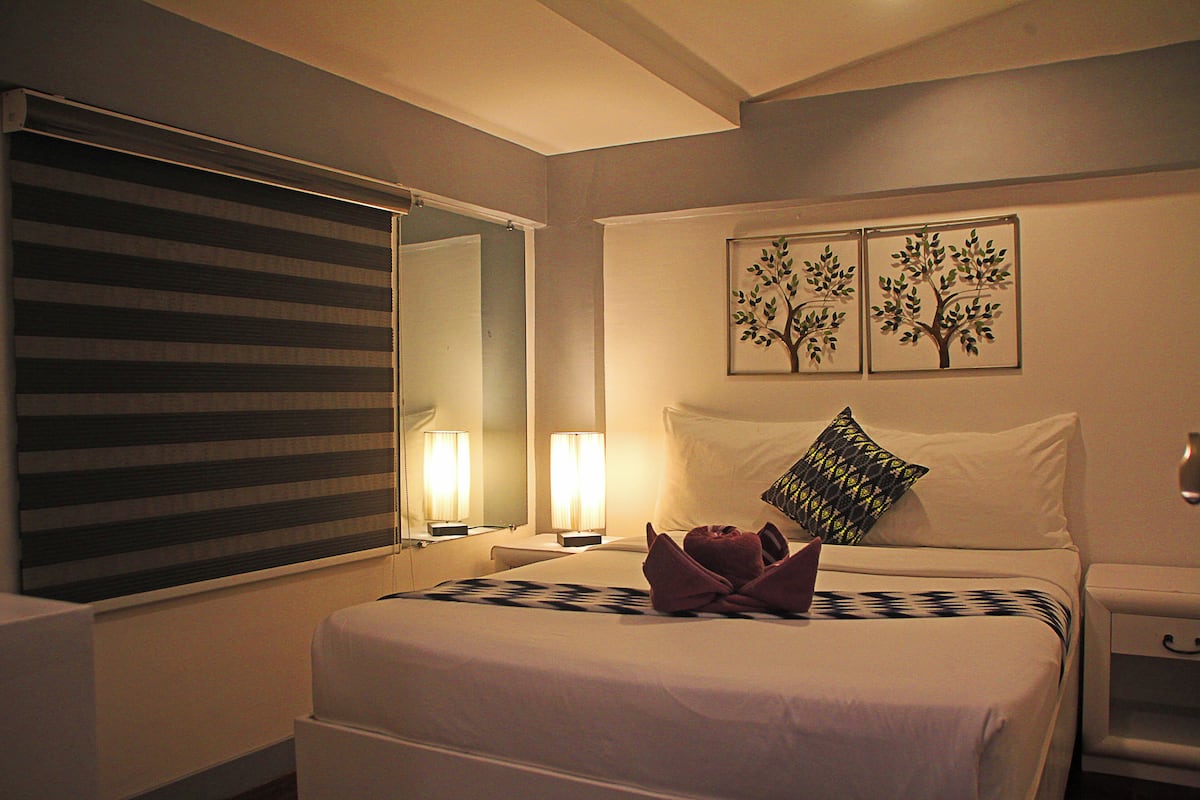 1 bedroom, in-room safe, desk, bed sheets