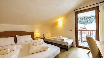 Tripla Standard | Biancheria da letto di alta qualità, una cassaforte in camera