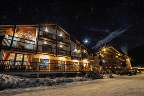 Front of property - Hotel Grizzly (Folgaria)