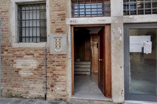 Property entrance - Biennale (Venice)
