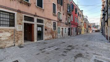 Entrada al alojamiento